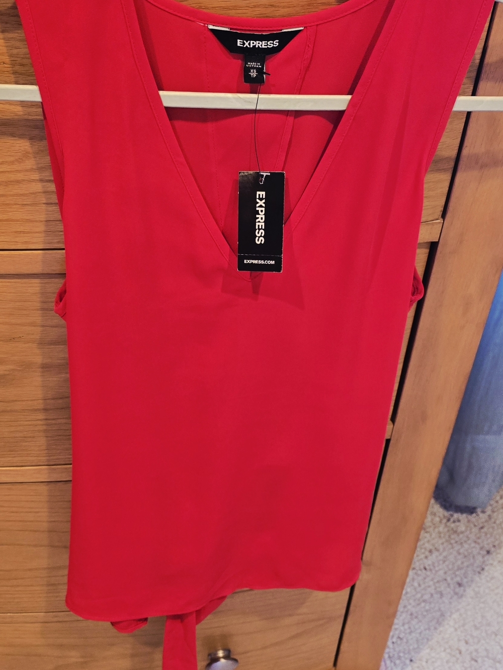 NWT Express Women's Scarlet Red V-Neck Tie-Back Tank, XS